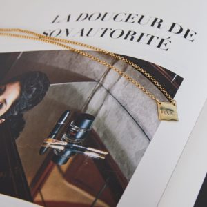 Vous Monsieur, le nouveau Concept store Art, lingerie et mode, vous fait découvrir la ligne de bijoux d’ALICE HUBERT, créatrice parisienne aux médailles enflammées et délicates