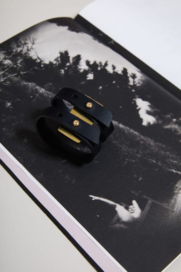 Bracelet TRAPÉZIST en cuir noir N.1 x Maison Dressage