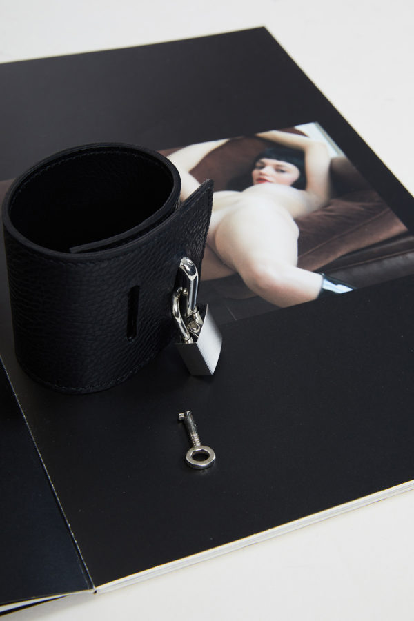 Bracelet menotte et cadenas en cuir Noir SUPPLICA x Fatima