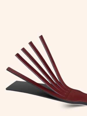paddle en cuir SLAVE BEAUTY, parce que le plaisir de la domination mérite une arme aussi belle que redoutable.