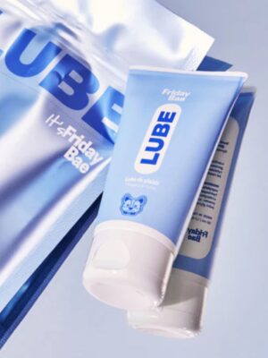 Fabriqué à partir d'ingrédients naturels, le lubrifiant de plaisir Friday Bae a été spécialement conçu pour être un gel intime de glisse