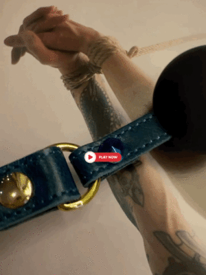 STRASS MOI FORT – Le Gag-Ball qui brille autant que votre soumission
